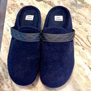 Earth Origins wool slip ons. Like new